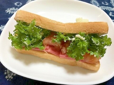 わさび菜とハムとトマトのトーストサンド